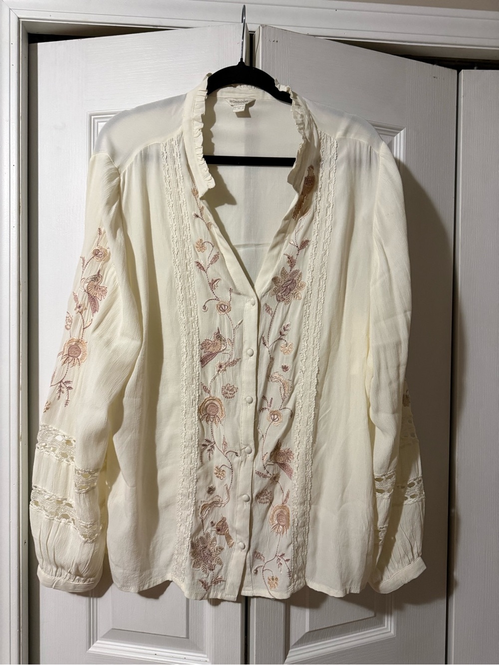 Monsoon Cream Nature Embroidered Button-Front Eyelet Sleeve Boho Blouse - US 16